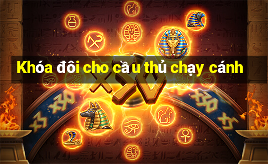 Khóa đôi cho cầu thủ chạy cánh